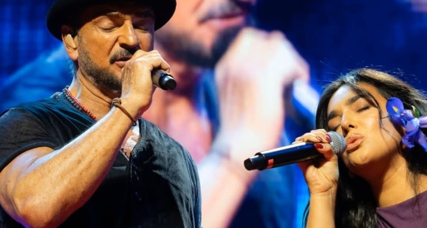RICARDO ARJONA Y &Aacute;NGELA LEIVA SE UNIERON EN EL ESCENARIO PARA INTERPRETAR &ldquo;FUISTE T&Uacute;&rdquo;