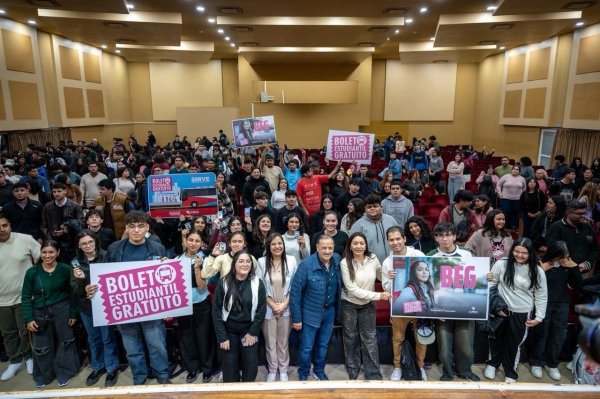 QUINTELA ENTREG&Oacute; 3.000 BOLETOS UNIVERSITARIOS GRATUITOS PARA ESTUDIANTES DE LA UNLaR