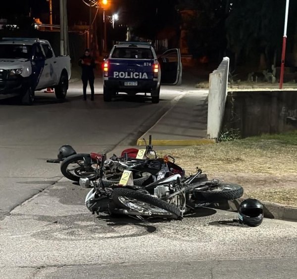 CHOQUE ENTRE DOS MOTOCICLETAS DEJ&Oacute; A UN CONDUCTOR CON FRACTURAS