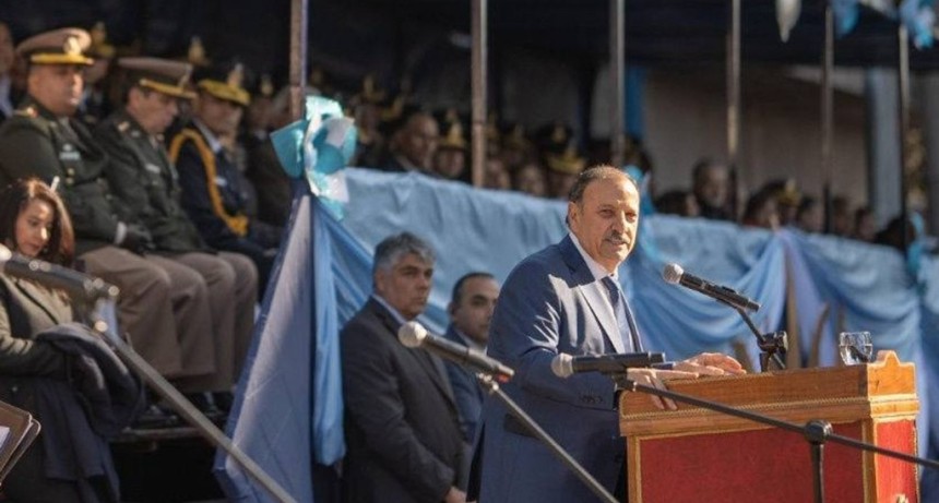 QUINTELA EN EL DESFILE DE LA POLIC&Iacute;A: 
