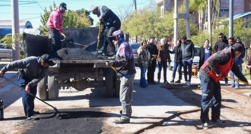 MUNICIPIO AVANZA CON BACHEO EN LA CAPITAL
