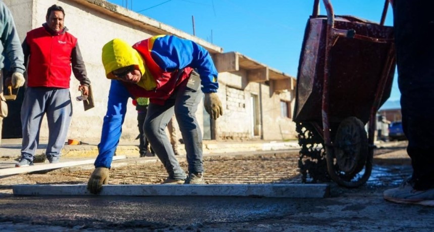LA MUNICIPALIDAD EN EL BARRIO 4 DE JUNIO: M&Aacute;S LUZ Y M&Aacute;S LIMPIEZA PARA LOS VECINOS