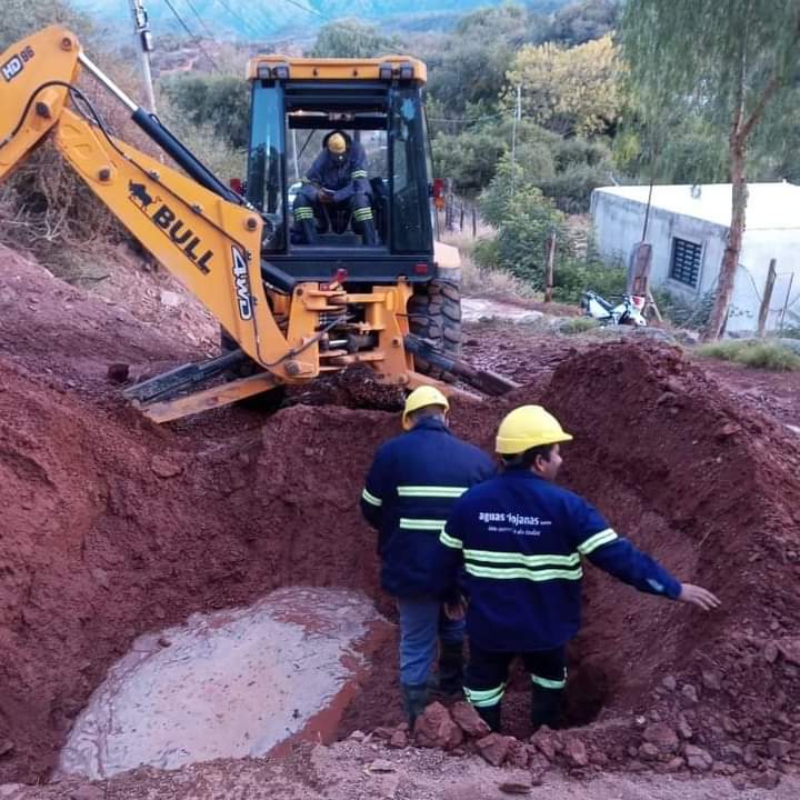  OLTA: REALIZARON TRABAJOS DE REPARACIÓN EN CAÑERÍA MAESTRA