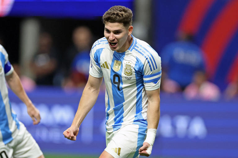 Argentina venció a Canadá en el inicio de su defensa del título en la Copa América