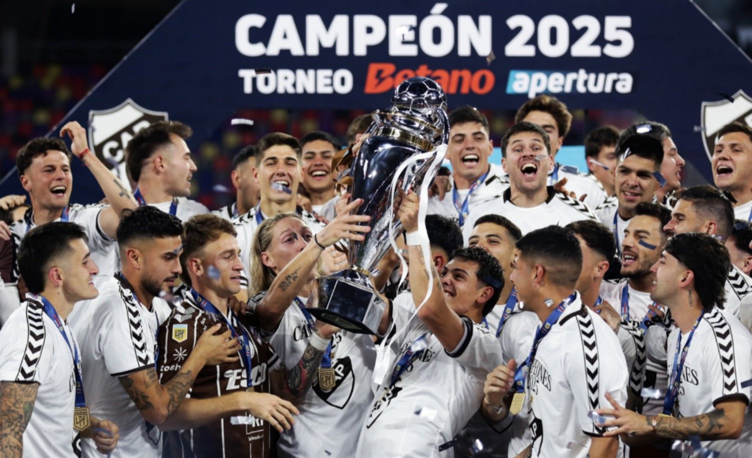 PLATENSE SE CORONÓ CAMPEÓN POR PRIMERA VEZ EN 120 AÑOS DE HISTORIA 