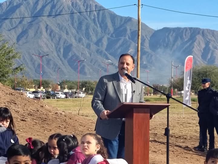 QUINTELA INAUGURÓ MONUMENTO A ROSARITO
