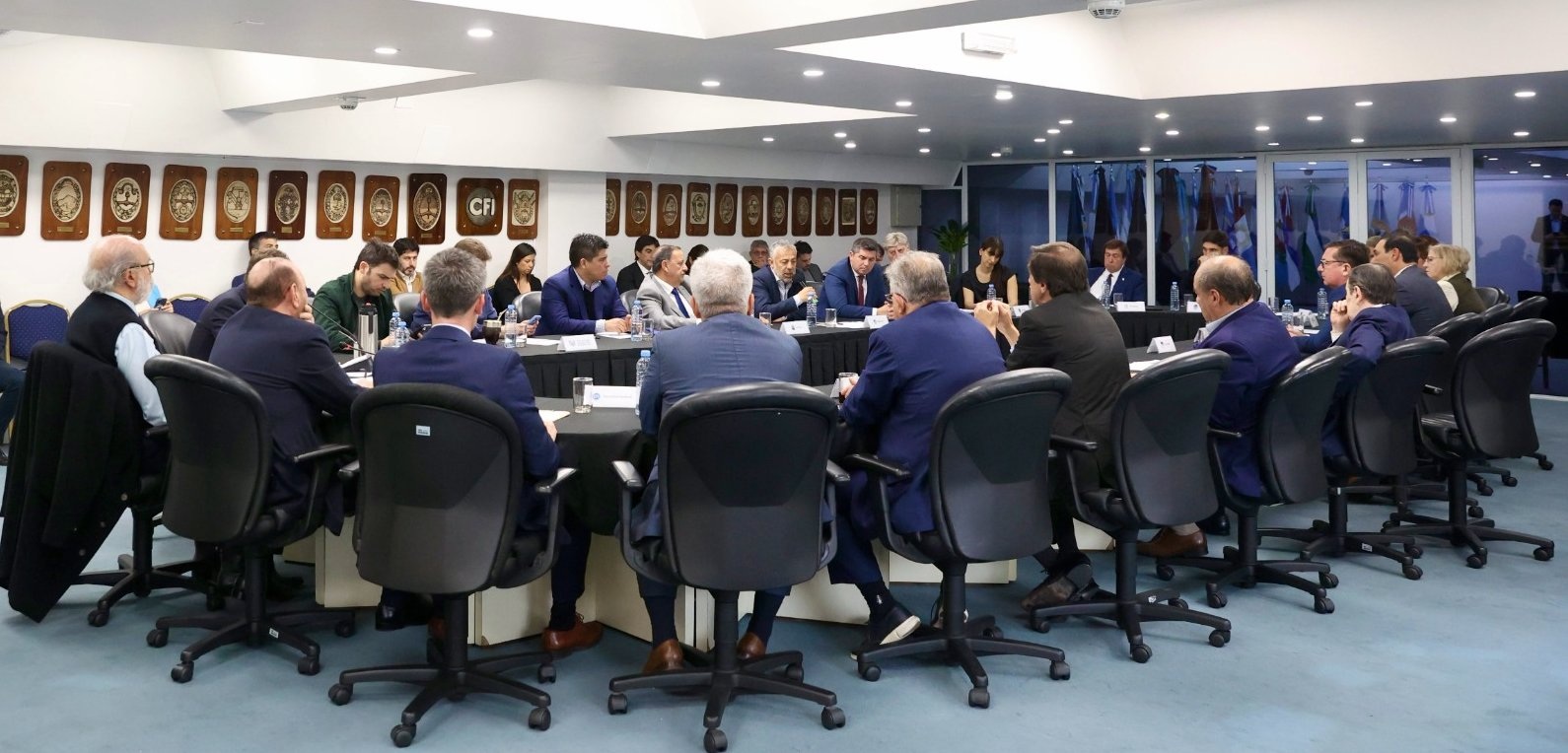 GOBERNADORES SE REUNEN POR EL DERRUMBE DE LA COPARTICIPACIÓN FEDERAL