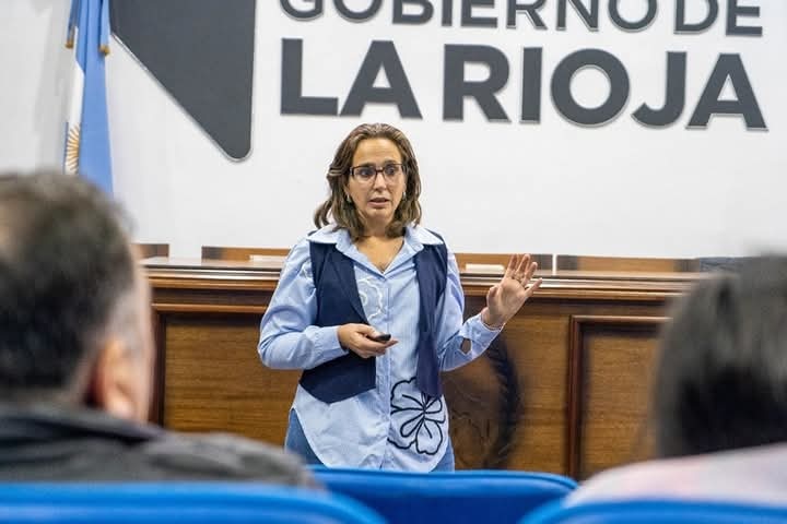 SALUD FORMA A TRABAJADORES SOCIALES PARA ACOMPAÑAR A PACIENTES TERMINALES 