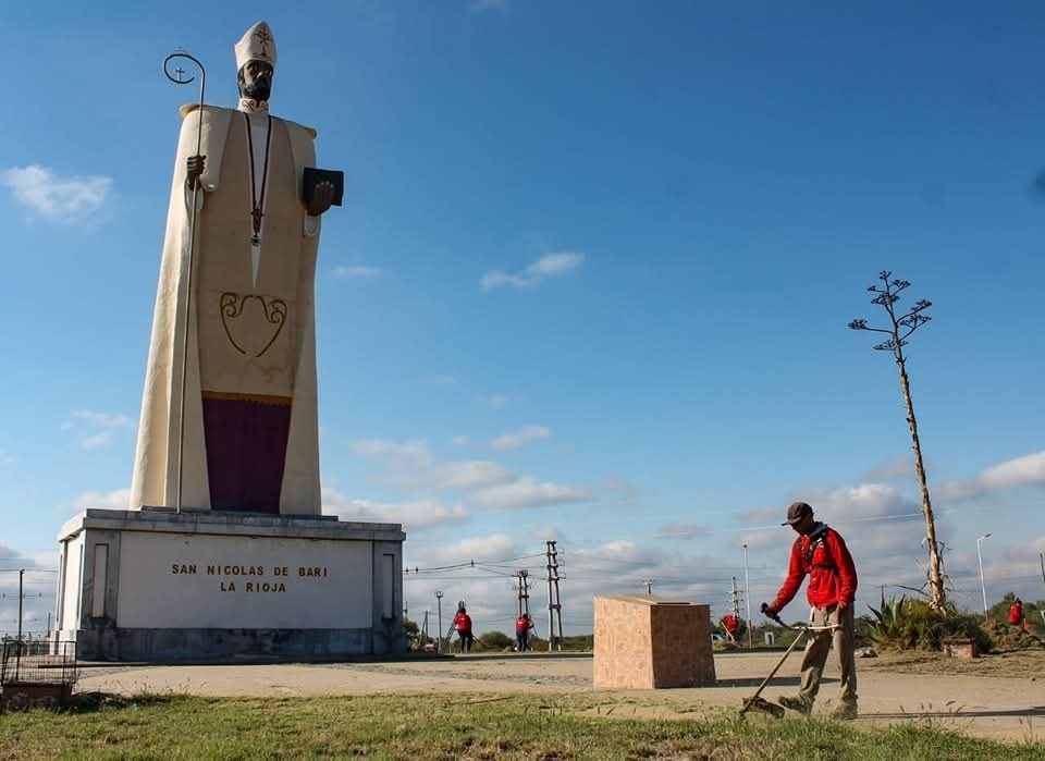 EL MUNICIPIO INAUGURA ILUMINACIÓN EN EL CRUCE DE LAS RUTAS 38 Y 75 