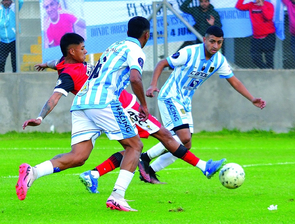 RACING APROVECHÓ EL MAL MOMENTO DE ANDINO Y LE GANÓ EN VARGAS