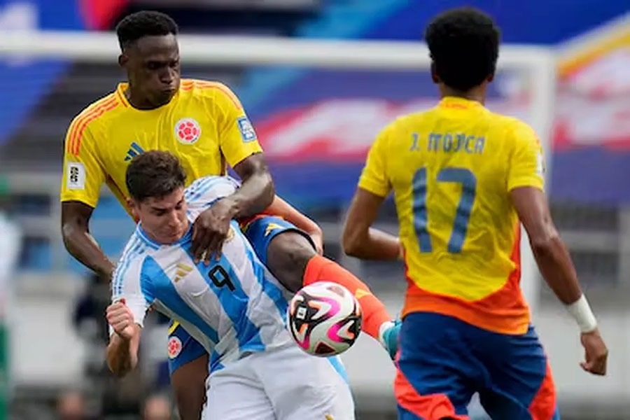 ARGENTINA RECIBE A COLOMBIA CON MESSI DESDE EL ARRANQUE
