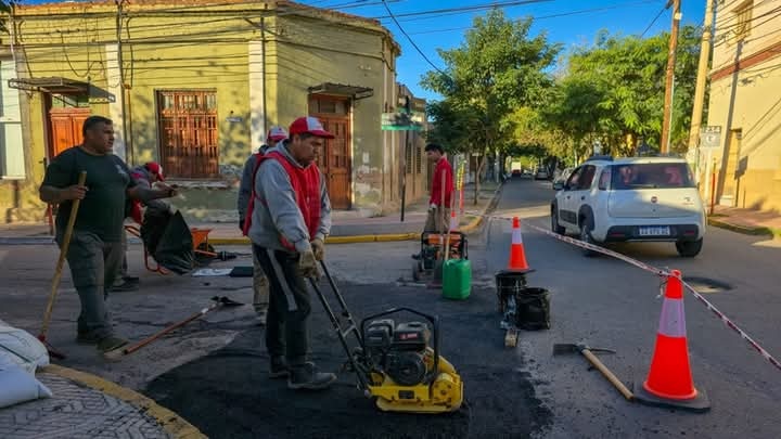 MUNICIPIO Y GOBIERNO CONTINÚAN A PASO FIRME CON EL PLAN DE BACHEO EN LA CIUDAD