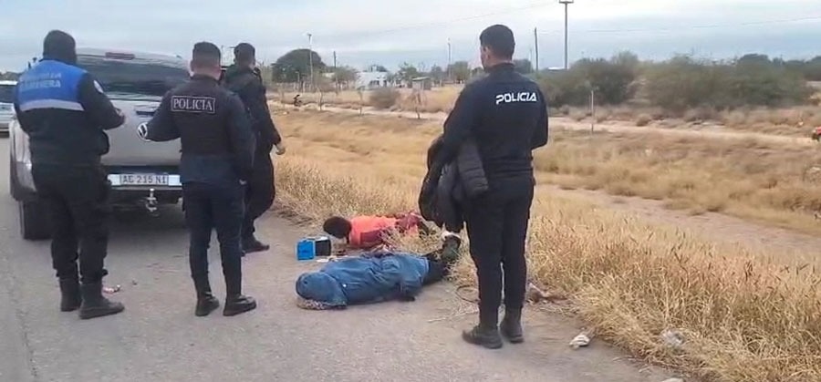 ESCAPABAN DE LA POLICIA EN UNA CAMIONETA Y FUERON DETENIDOS