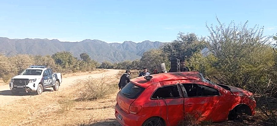 CINCO MENORES ILESOS TRAS UN VUELCO EN OLTA