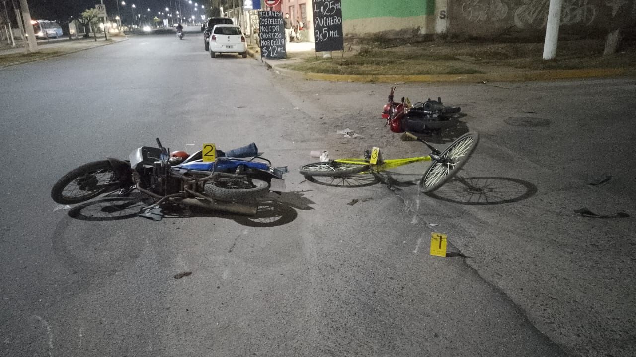TRES HERIDOS EN UN FUERTE CHOQUE DE MOTOCICLETAS