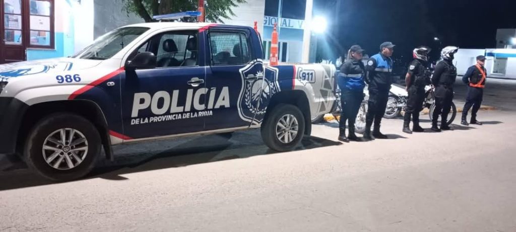 INTENT&Oacute; ROBAR UN CAJERO FRENTE A UNA COMISARIA Y LO DETUVIERON