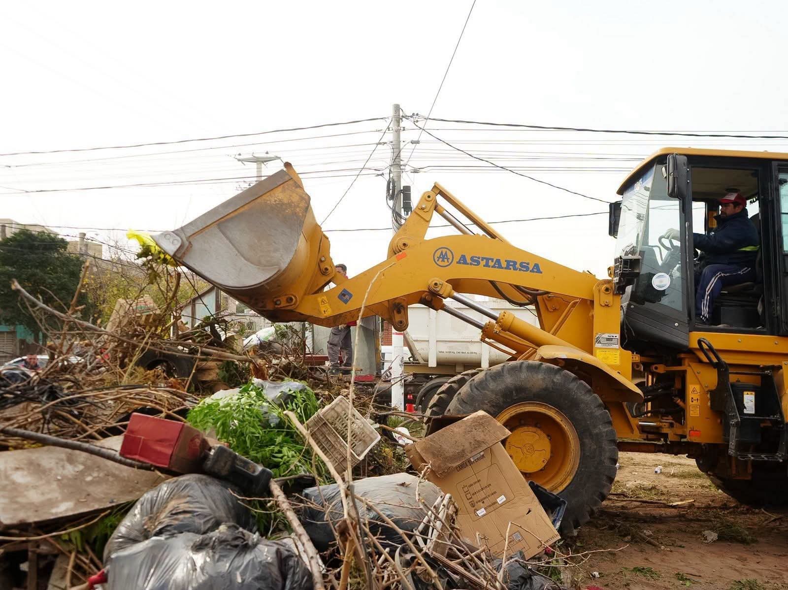 EL MUNICIPIO COMPLET&Oacute; EL PLAN DE DESCACHARREO EN EL BARRIO EVITA 
