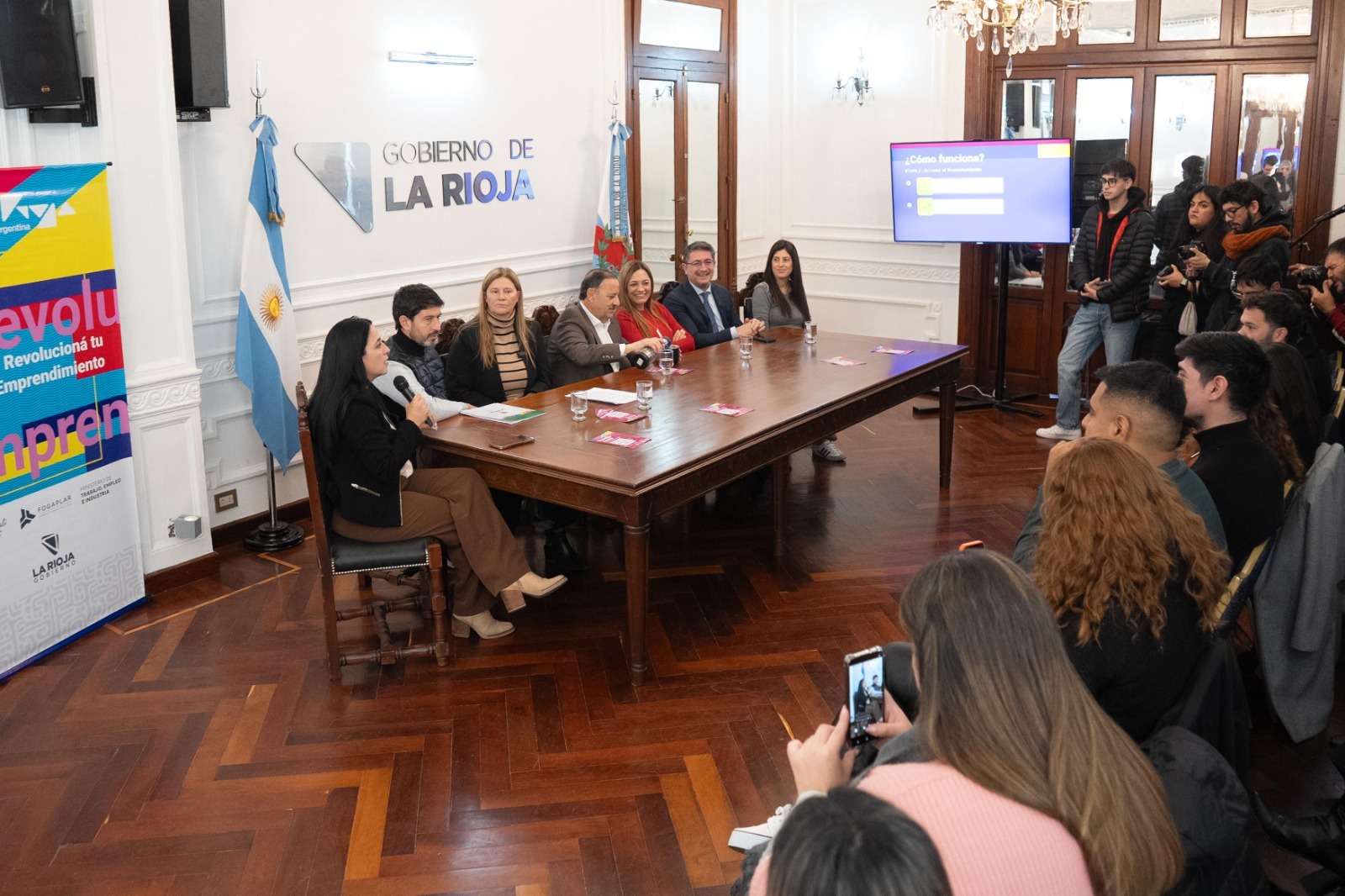 LANZARON UNA NUEVA EDICI&Oacute;N DE &ldquo;REVOLUCION&Aacute; TU EMPRENDIMIENTO&rdquo; CON CR&Eacute;DITOS PARA PROFESIONALES Y TRABAJADORES DE OFICIOS