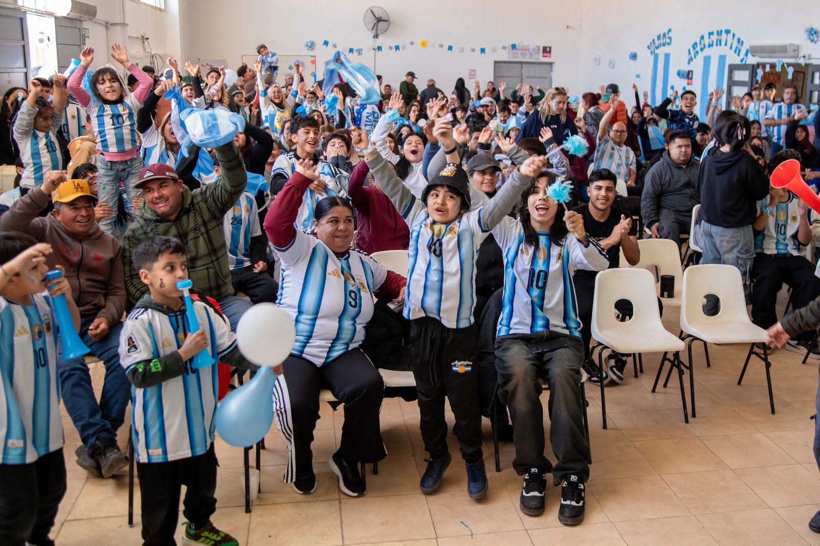 LA RIOJA VIVI&Oacute; SU PRIMER FAN FEST MUNDIALISTA PARA ALENTAR A LA SCALONETA