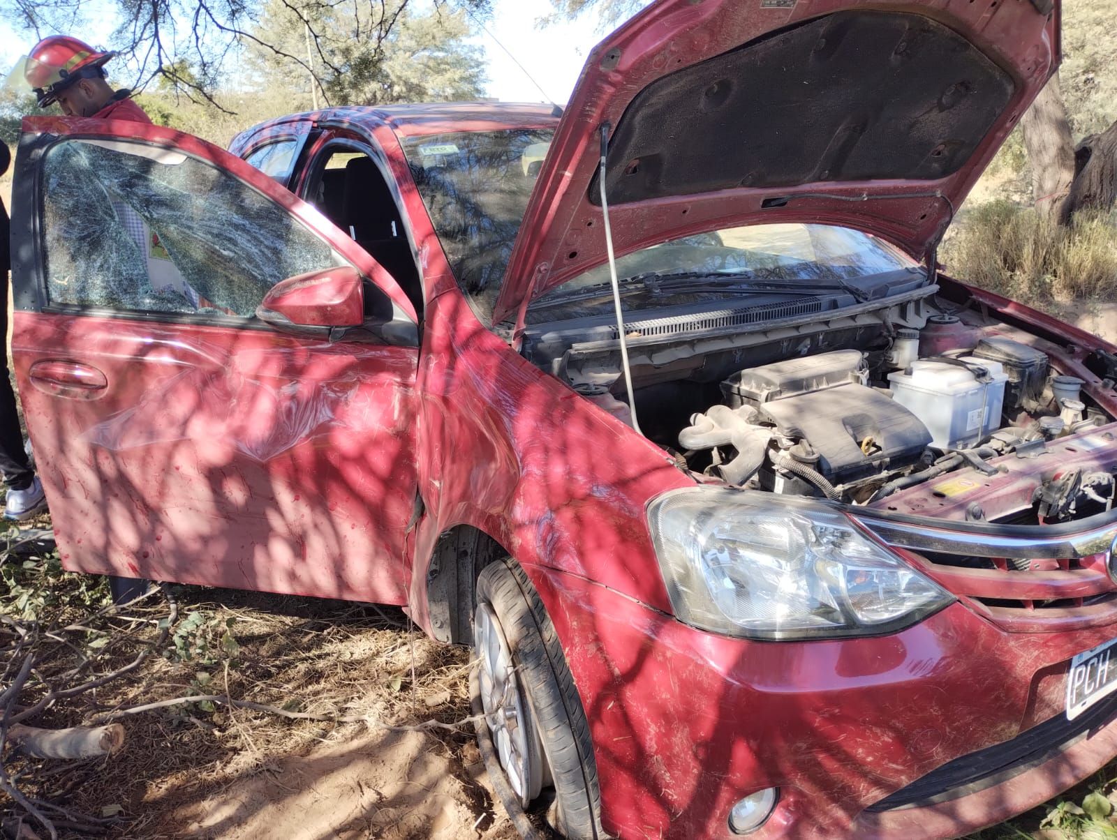 VUELCO DE UN AUTOM&Oacute;VIL EN RUTA 38: DOS MUJERES RESULTADOS ILESAS 
