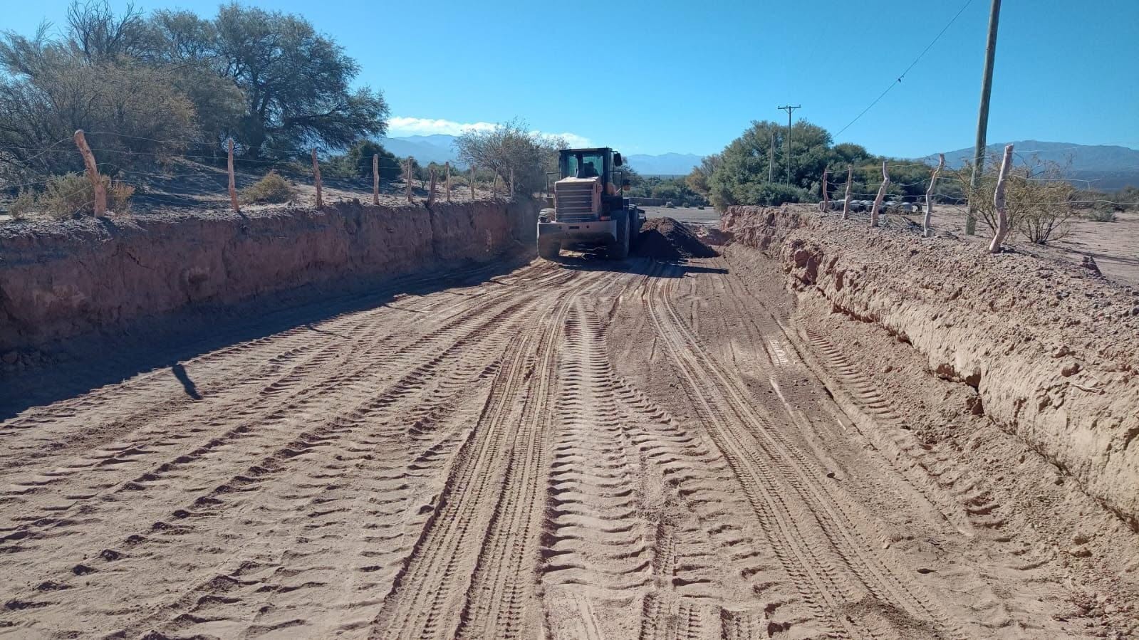 VIALIDAD SIGUE CON SU LABOR DE MANTENIMIENTO EN DISTINTAS RUTAS Y CAMINOS DE TODA LA PROVINCIA
