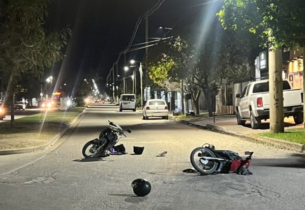 UN HOMBRE CON FRACTURAS TRAS FUERTE CHOQUE ENTRE DOS MOTOCICLETAS