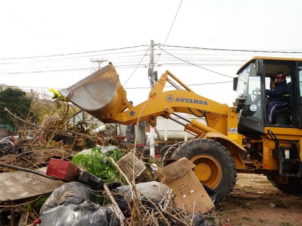 EL MUNICIPIO COMPLET&Oacute; EL PLAN DE DESCACHARREO EN EL BARRIO EVITA 