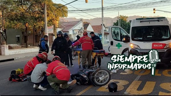 SINIESTRO VIAL ENTRE DOS MOTOS FRENTE A LA ESCUELA EPET DE AVENIDA PER&Oacute;N  