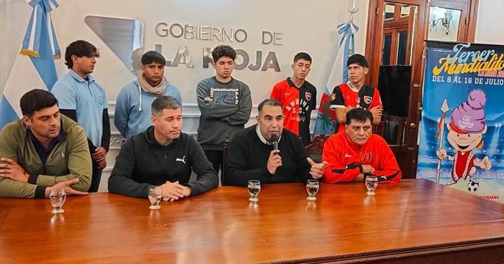  PRESENTARON EL TERCER MUNDIALITO DE FÚTBOL INFANTIL RIOJANO