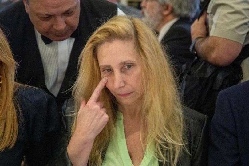 KARINA MILEI TUVO QUE PEDIR DISCULPAS  EN LA EMBAJADA FRANCESA POR LOS DICHOS DE VICTORIA VILLARROEL 