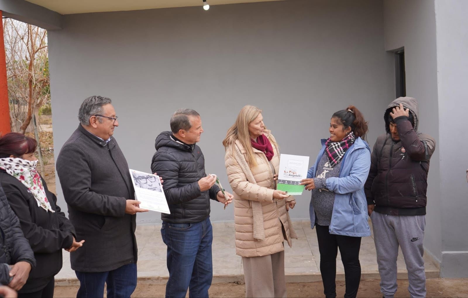  ENTREGARON NUEVAS VIVIENDAS DEL PLAN ANGELELLI EN CHILECITO 