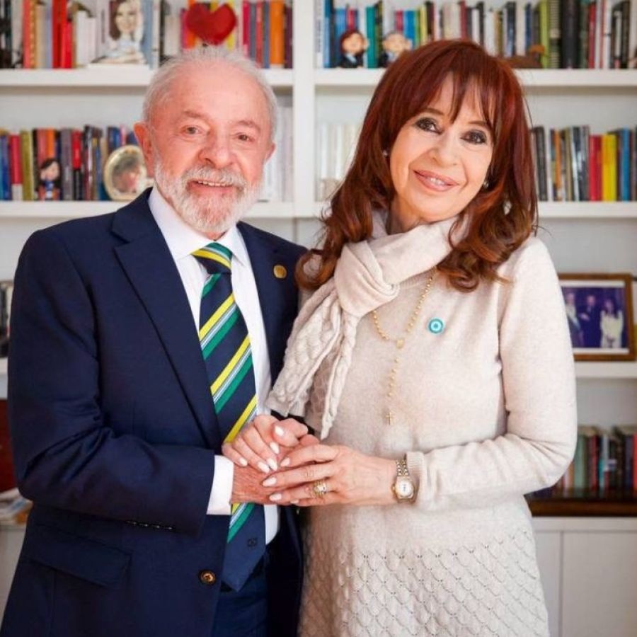 CRISTINA KIRCHNER RECIBIÓ A LULA EN LA CASA QUE CUMPLE PRISIÓN DOMICILIARIA