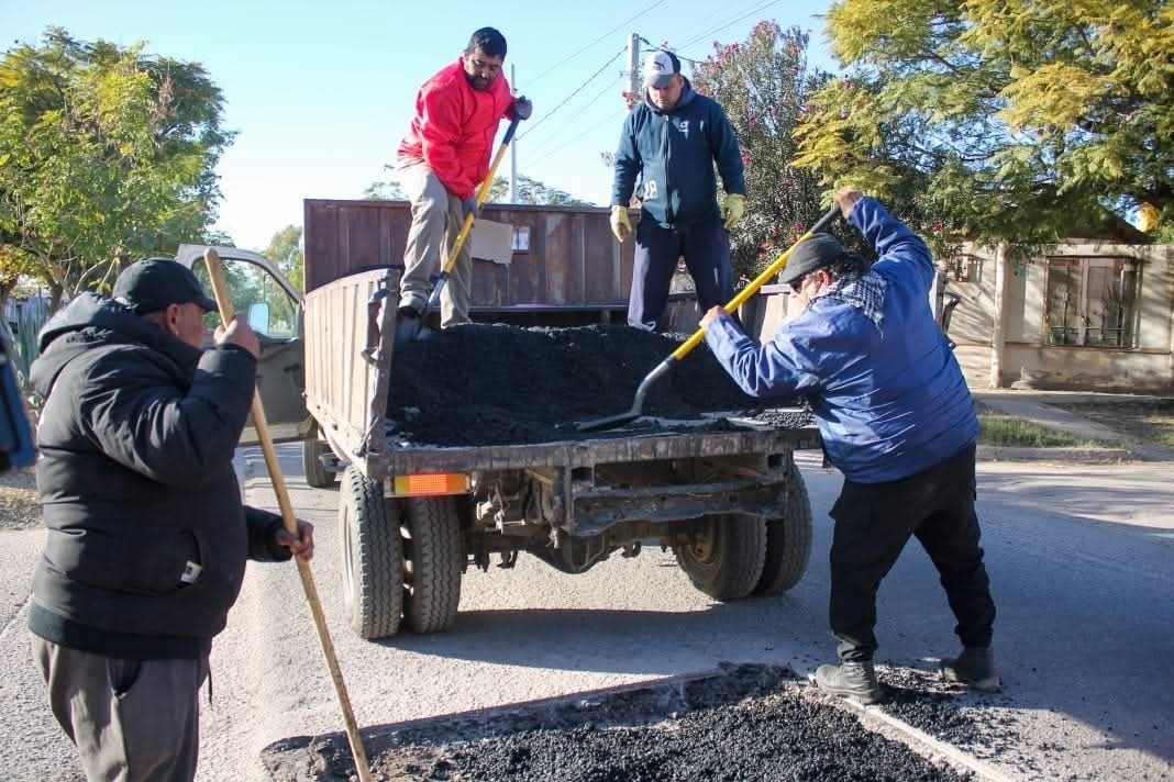 LA CIUDAD CON AVENIDAS MÁS SEGURAS: SE REALIZARON TRABAJOS DE BACHEO EN AVENIDA QUEBRACHO COLORADO 