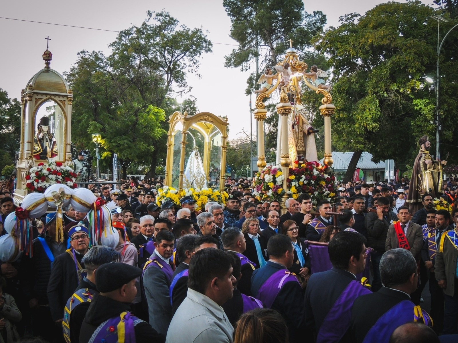 MILES DE FIELES SE HICIERON PRESENTE EN LAS PATRONALES DE SAN NICOLÁS