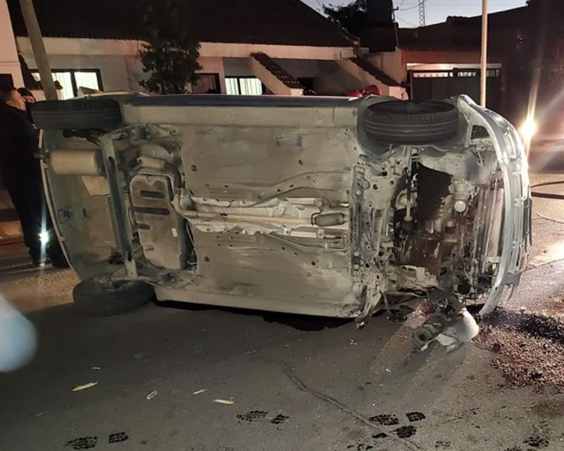 UN VUELCO DEJÓ DAÑOS MATERIALES EN LA MADRUGADA DEL DOMINGO