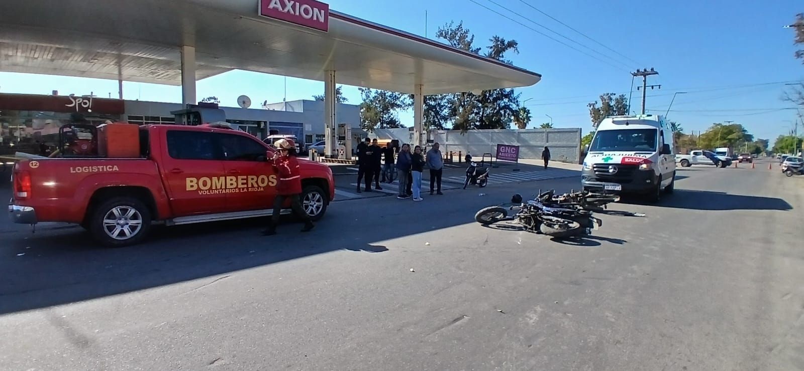 MOTOCICLISTAS HERIDOS EN UN SINIESTRO VIAL EN LA CAPITAL