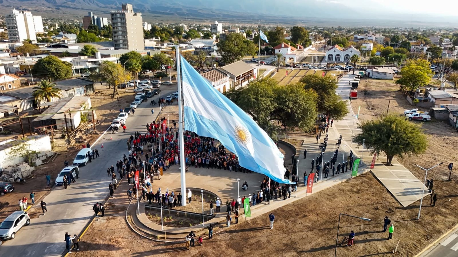LA RIOJA DESPLEGÓ LA BANDERA ARGENTINA MÁS GRANDE DEL PAIS EN ESTE 9 DE JULIO