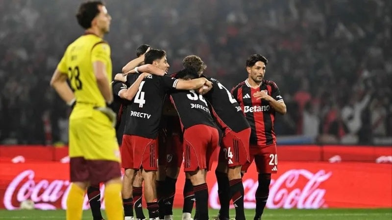 RIVER GOLEÓ A INSTITUTO Y PROLONGÓ SU BUEN ARRANQUE EN EL TORNEO