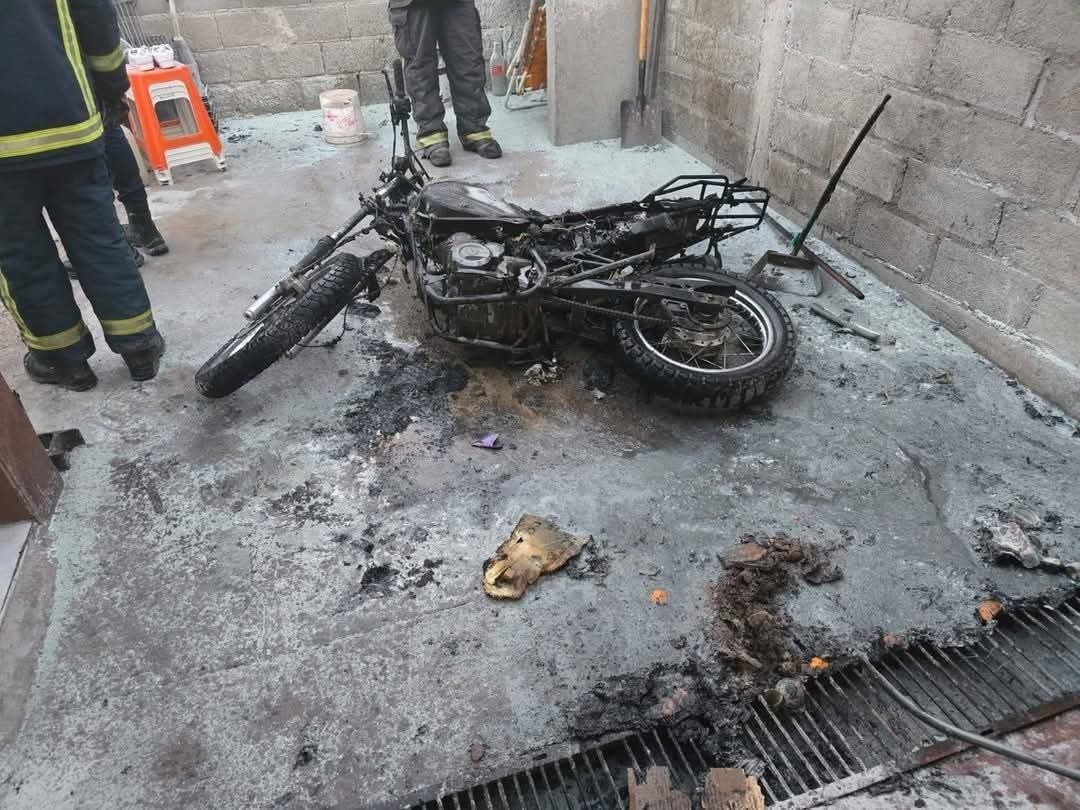 UN HOMBRE SUFRIÓ QUEMADURAS EN EL INTENTO POR REPARAR UNA MOTOCICLETA 