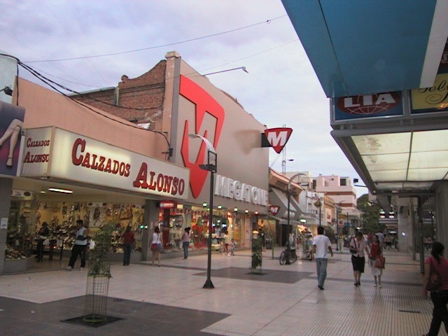 MUNICIPIO Y CENTRO COMERCIAL ANALIZAN ALTERNATIVAS PARA ABRIR LOS DOMINGOS
