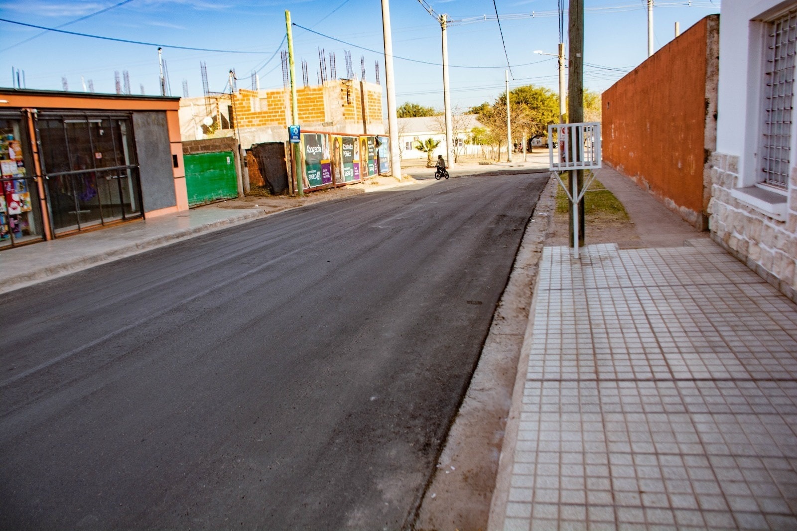  LA MUNICIPALIDAD REALIZÓ BACHEO EXTENDIDO POR CALLE ECUADOR 