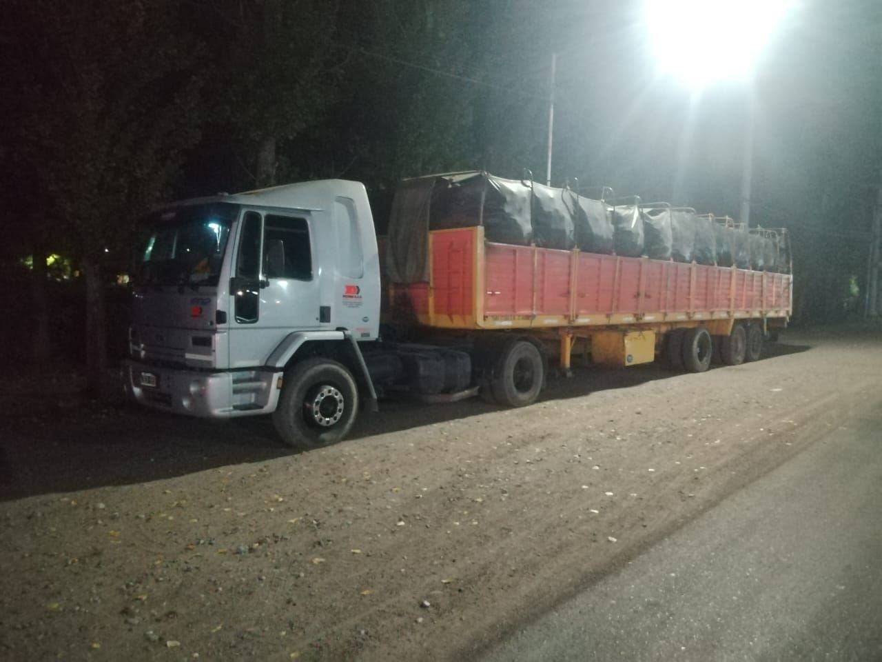 SUSTRAJERON UN CAMIÓN EN RUTA 79 TRAS GOLPEAR AL CONDUCTOR 