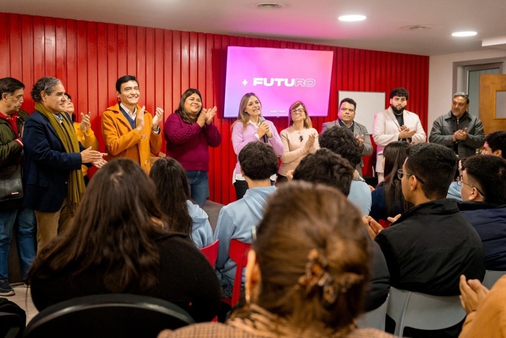 JÓVENES DEL PARLAMENTO ESTUDIANTIL DE ARTE SE CAPACITARON EN INTELIGENCIA ARTIFICIAL 