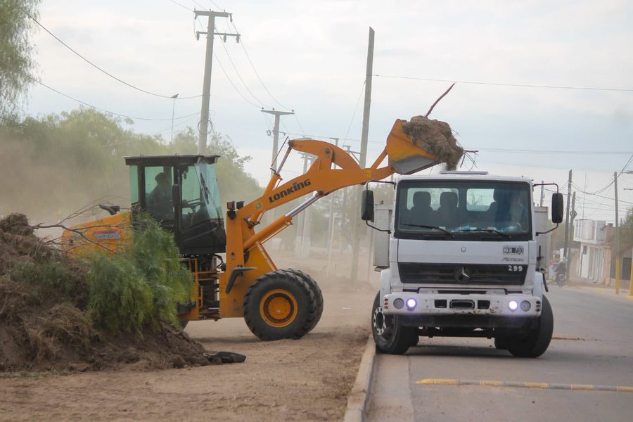  LA MUNICIPALIDAD REALIZÓ UN OPERATIVO LIMPIEZA EN LA ZONA DE 