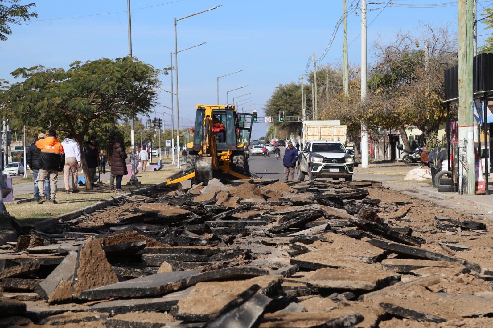 RIOJA VIAL AVANZ&Oacute; CON OBRAS DE MEJORA EN AVENIDA PRIMERO DE MARZO Y EN EL BARRIO ARGENTINO 