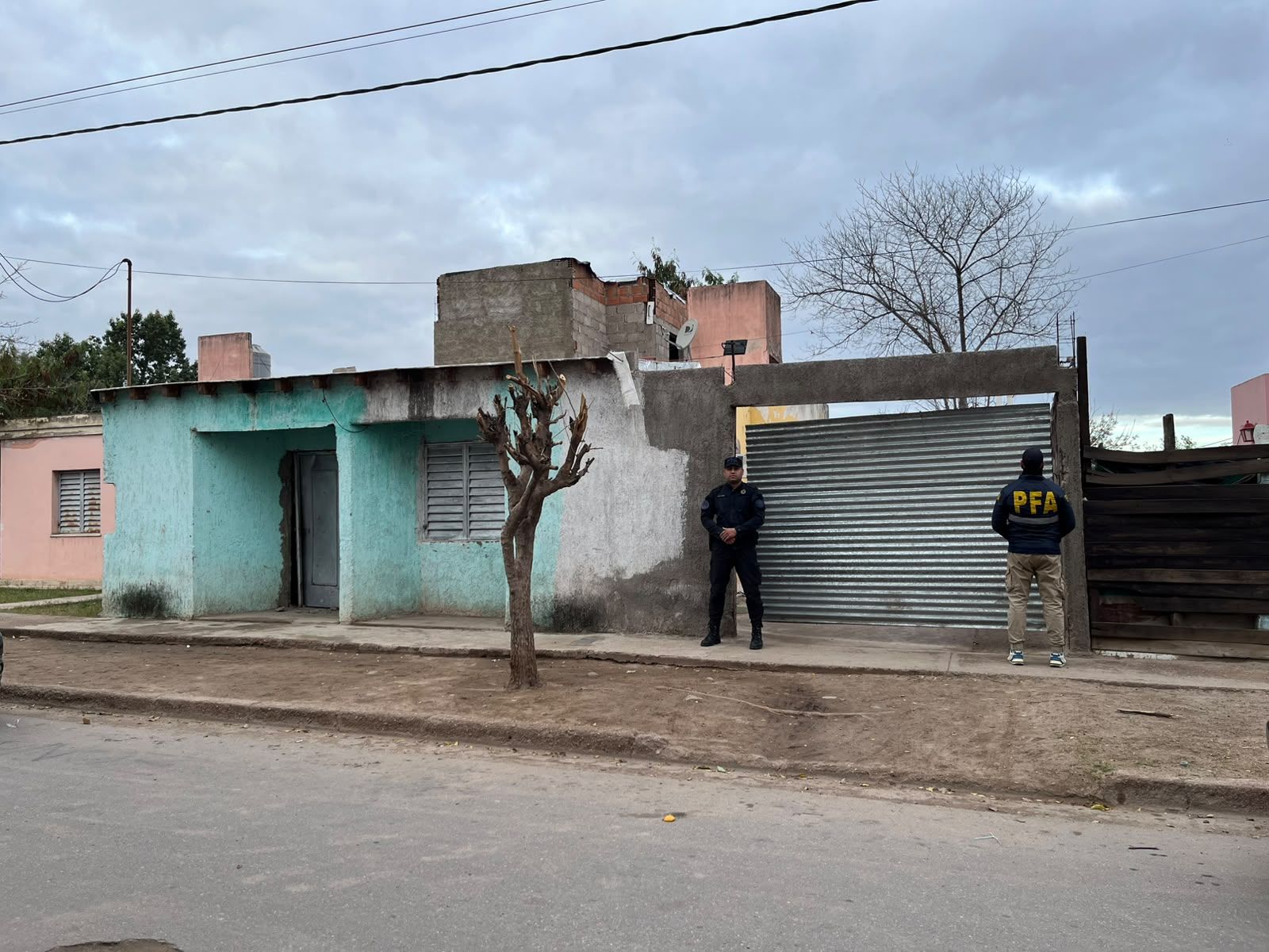 LA PFA DETUVO A UN HOMBRE Y DESARTICUL&Oacute; UN PUNTO DE VENTA DE DROGA EN LA ZONA SUR