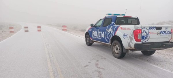 LA NIEVE OBLIG&Oacute; EL CIERRE TOTAL DE LA CUESTA DE MIRANDA