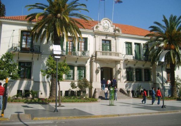 EL GOBIERNO CONFIRM&Oacute; UN AUMENTO DEL 15% A EMPLEADOS ESTATALES