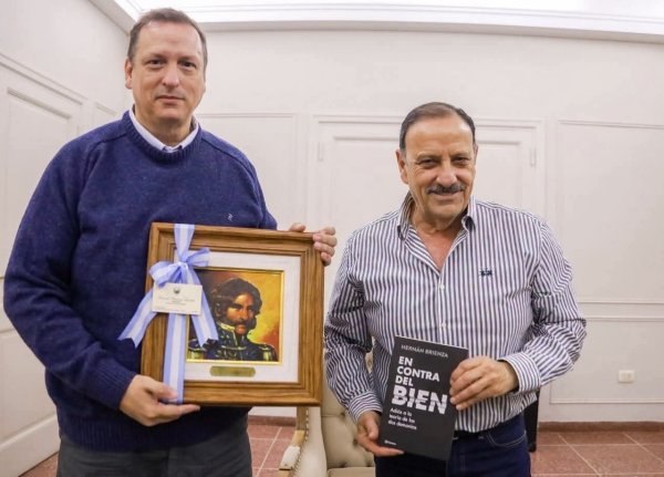 RICARDO QUINTELA RECIBI&Oacute; A HERN&Aacute;N BRIENZA, TRAS PRESENTAR  SU LIBRO 