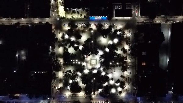 M&Aacute;S LUMINARIAS LED PARA LA PLAZA 9 DE JULIO